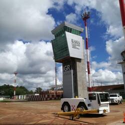 Ankunft am kleinen internationalen Flughafen von Puerto Iguazú