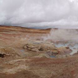 Tolle Farben und viel Dampf bei den Geysiren