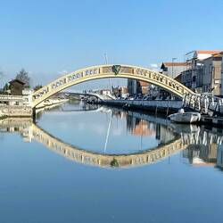 Carcavelos Bridge with an Eagle on the shield.