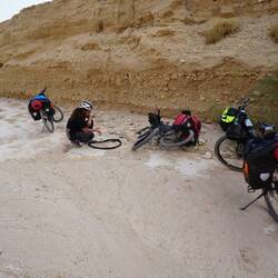 Wieder einmal hält uns eine Reifenpanne auf