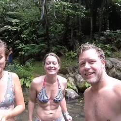 Ein Wasserfall auf der 309 Road