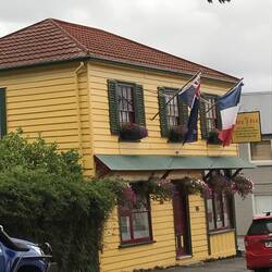 Looking around the French settlement town of Akaroa