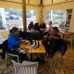 Am Ofen der Bar BaHar