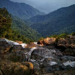 Ausblick von der Klippe am Wasserfall, Bach Ma Nationalpark