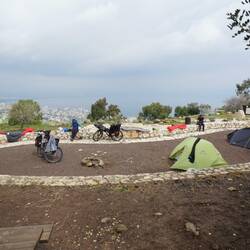 Was ein Panorama Campingplatz mit Blick hinunter zu See Genezareth