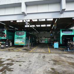 Am Busterminal ist auch gleich die Werkstatt