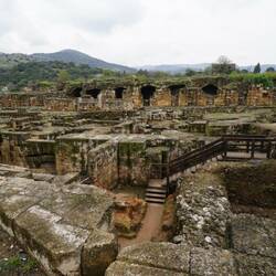 Ausgrabungen einer alten Synagoge