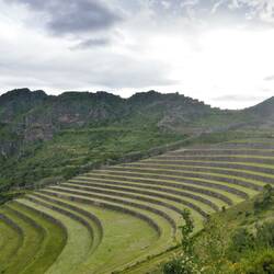 Pisac-Terassen vor dem Eingang