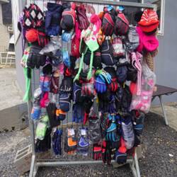 Wer noch warme Kleidung braucht, der findet sie hier😀