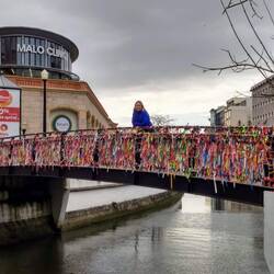 Ribbon bridge