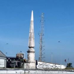 'Pyramid' at entrance to the canal