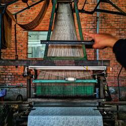 Maschineller Webstuhl in der Seidenfabrik