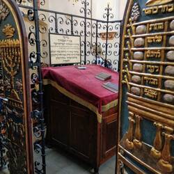 The bima (area for reading the Torag) on the inside of the synagogue used by the modern jewish faction nowaday