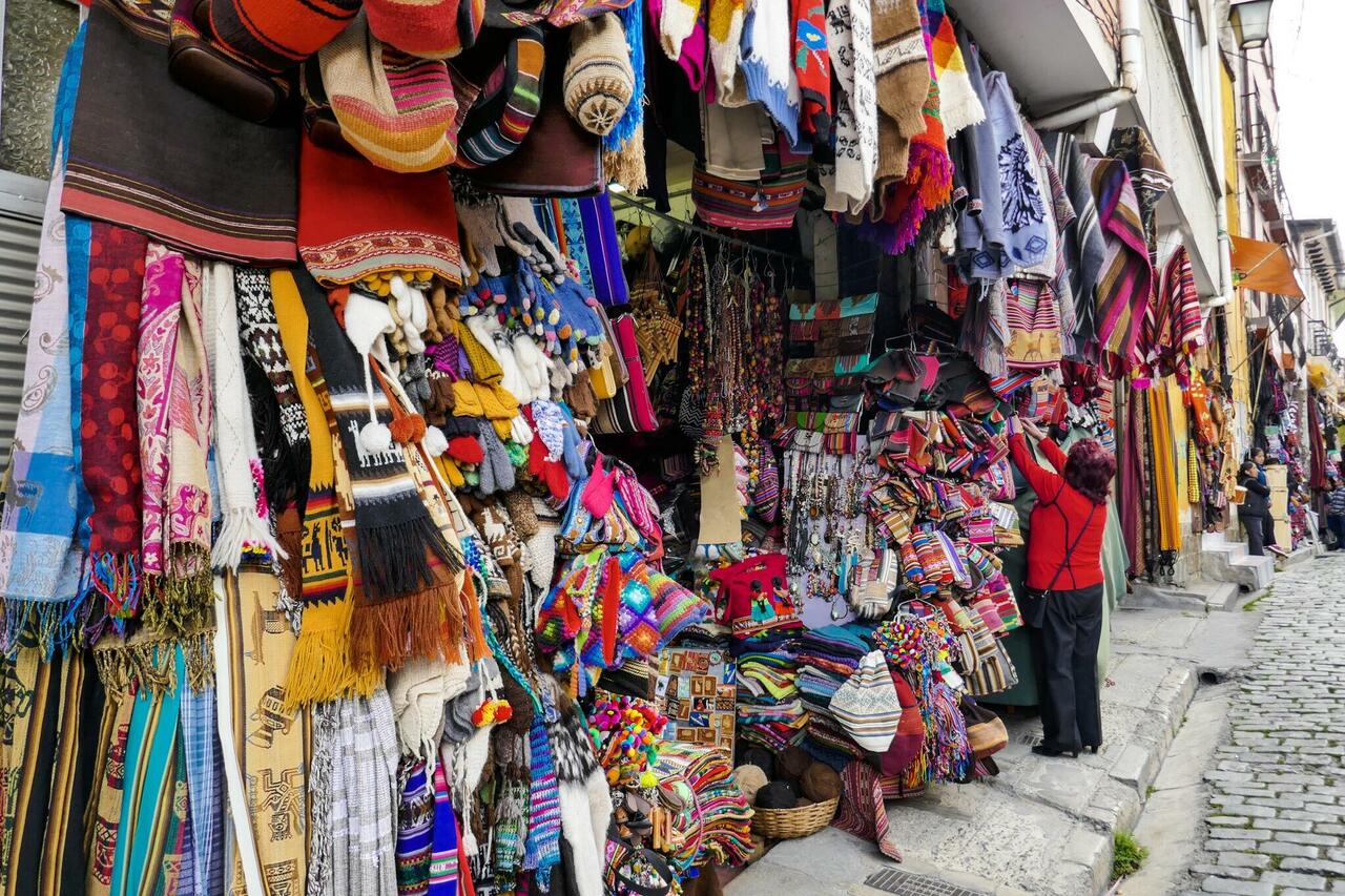 Auf dem Hexenmarkt gibt's die üblichen Souvenirs...