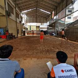 Freitag Mittag Volleyball, Battambang
