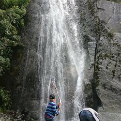 Wasserfall auf dem Weg zum Gletscher