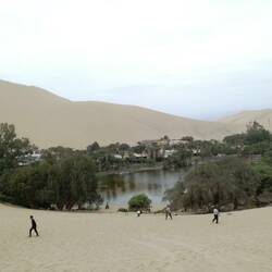 Oase Huacachina in voller Größe