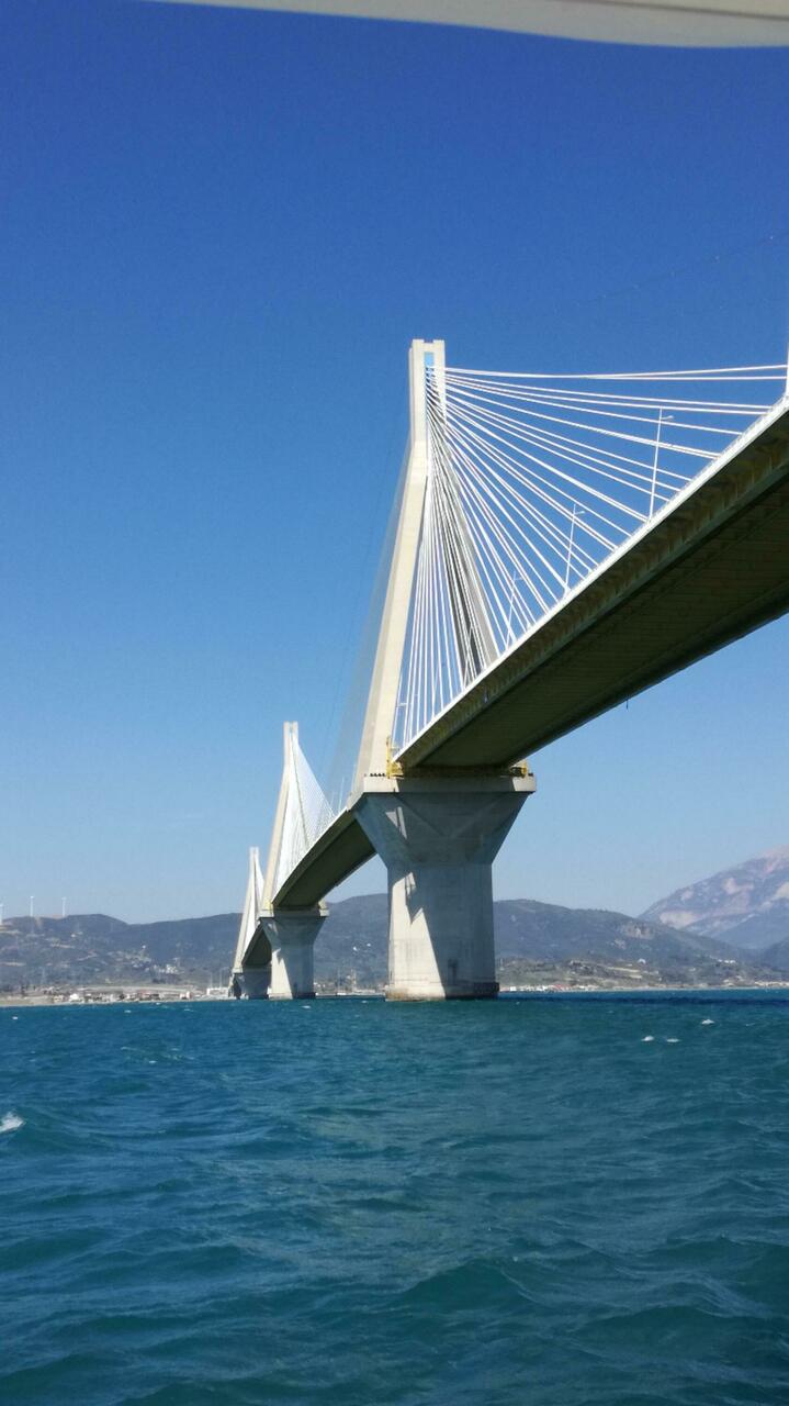Die Brücke wurde von Otto Rehagel 2004 eingeweiht