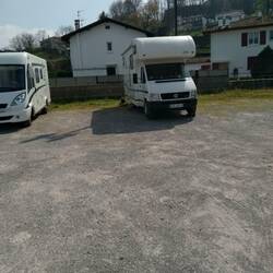 Platz genug, aber unser Nachbar liebt Kuschelparken