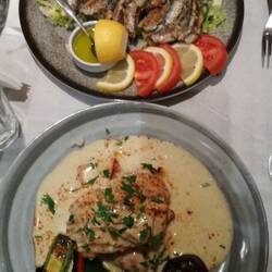 Zahlreiche Tavernen mit leckerem Essen