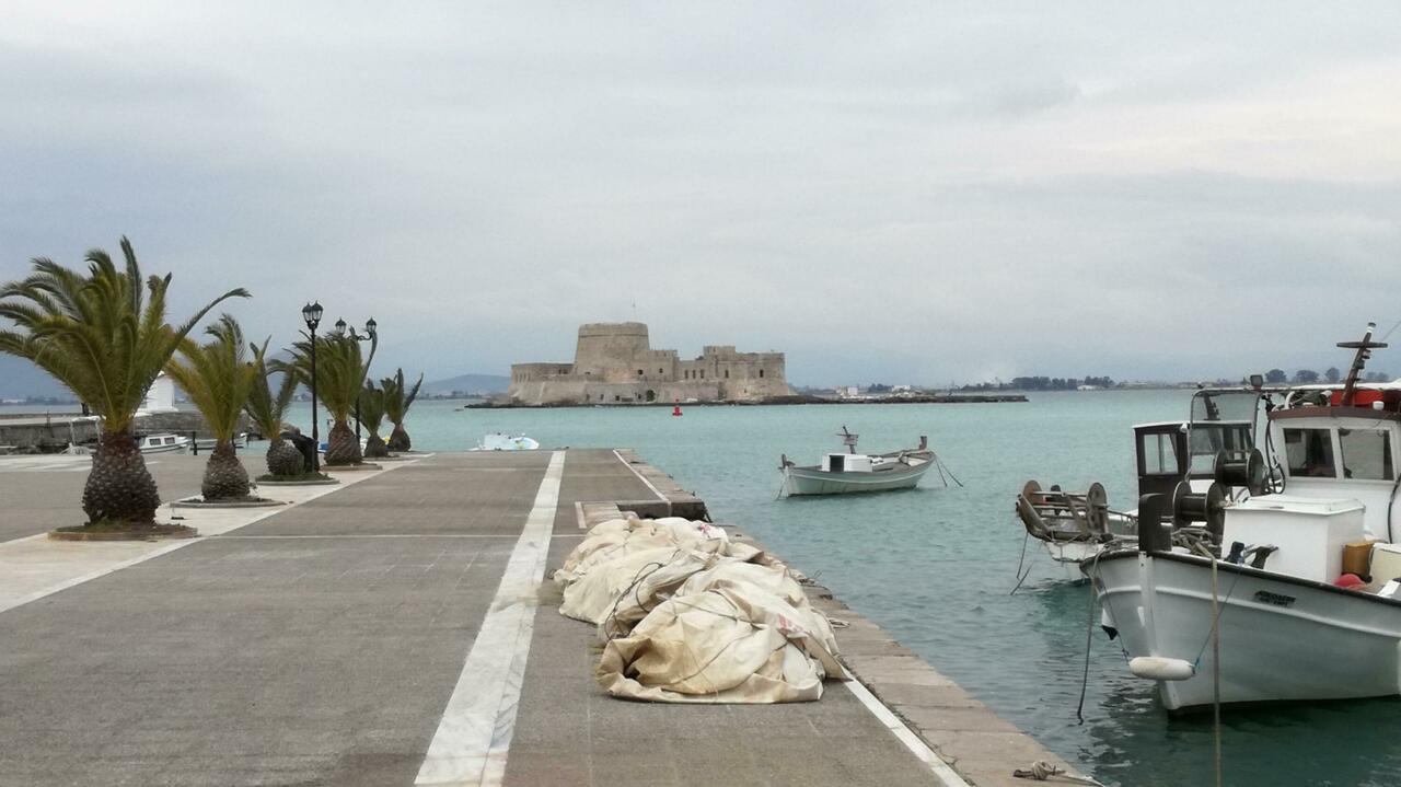 Festungsinsel Boúrtzi beschützt den Hafen