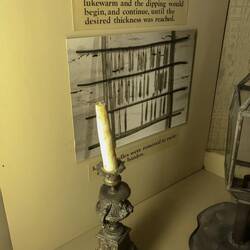 Nierenfett-Kerze. Bienenwachs wurde nur für die Kirchenkerzen verwendet...importiert aus Asien!