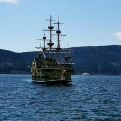 Piratenschiff auf den Ashi-See