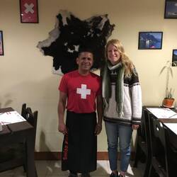 Unser Kellner als Schweizer verkleidet