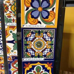 So viele tolle bunte Fliesen ubd gar nich zu teuer. Der Eingang wird so 550 $ kosten.