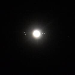 Jupiter und 4 Monde
