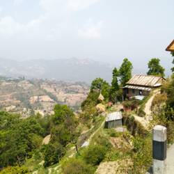 A la sortie de Dhulikhel ca monte encore un peu avant de descendre en continu. Jai pu rouler plus de 80km