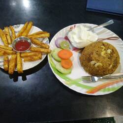 Diner a l'hôtel. Premiere fois depuis Katmandu que je peux choisir ce que je veux dans un menu. Youhou !!