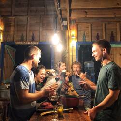 Allabendliche Kochrunde mit Apo, Chris und Sebi