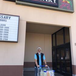 Shopping in der Comnesary, wenn wir schon mal auf base sind.