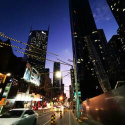 Stadtzentrum bei Sonnenuntergang