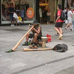 Didgeridoo-Spieler in def Rundle Mall
