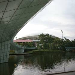 Torrens River mit Fussgängerbrücke