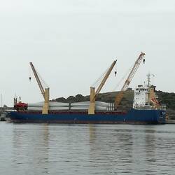 Windanlagen werden hier umgeschlagen ...