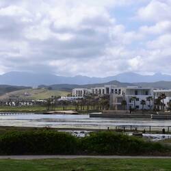 Siedlung für die Wohlhabenden am Ufer