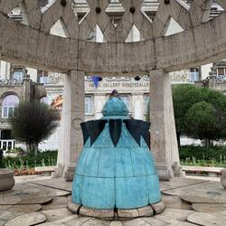 Quellbrunnen vor dem Hotel Gellért