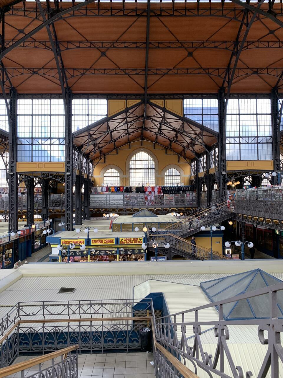 Die Halle ist riesig