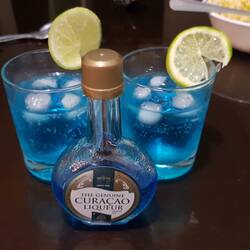 Natürlich darf der Blue Curacao nicht fehlen🍹