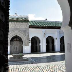Blick in den Hof der Kairaouiyine Moschee