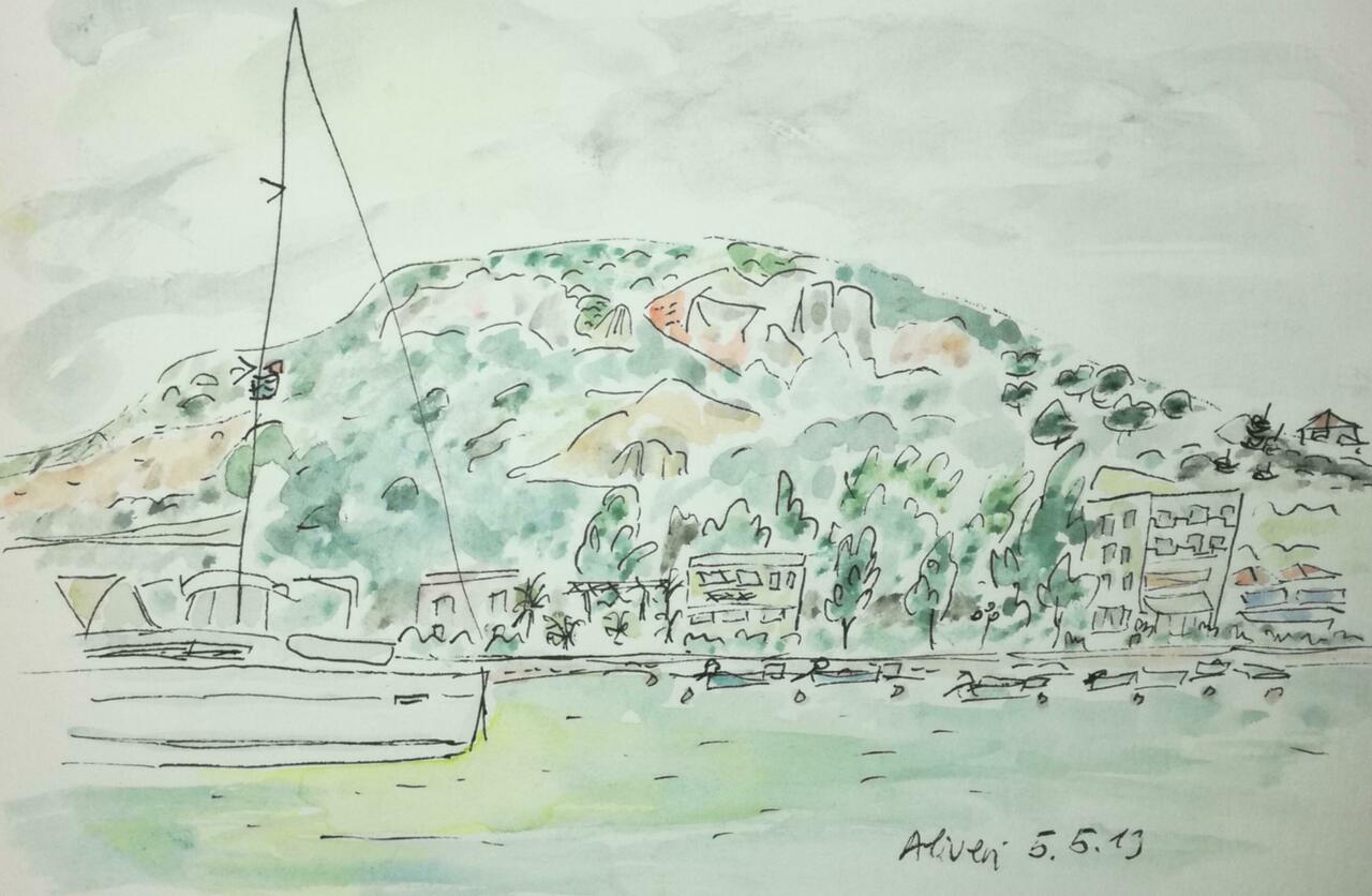 Karavos liegt gut geschützt im “Knie“ von Euböa