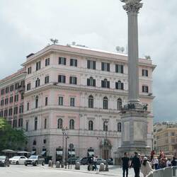 View of Piazza di Santa María Maggiore and Colonna della pace