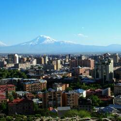 Ausblick auf Jerewan und den Ararat