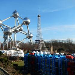 der Eiffelturm mit dem Museum Centre Georges-Pompidou