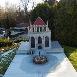 den Artushof mit dem gegenüberliegenden Neptunbrunnen in Danzig