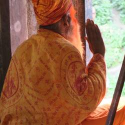 Sadhu in einem Hindu Tempel