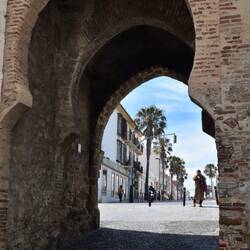 Puerta de Jerez, Stadttor, maurisch von innen, christlich von aussen